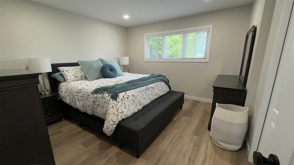906 10 Avenue, Wainwright, AB - Indoor Photo Showing Bedroom