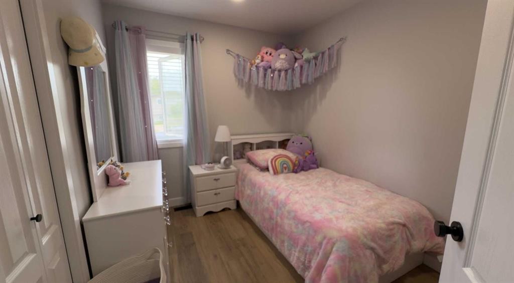 906 10 Avenue, Wainwright, AB - Indoor Photo Showing Bedroom