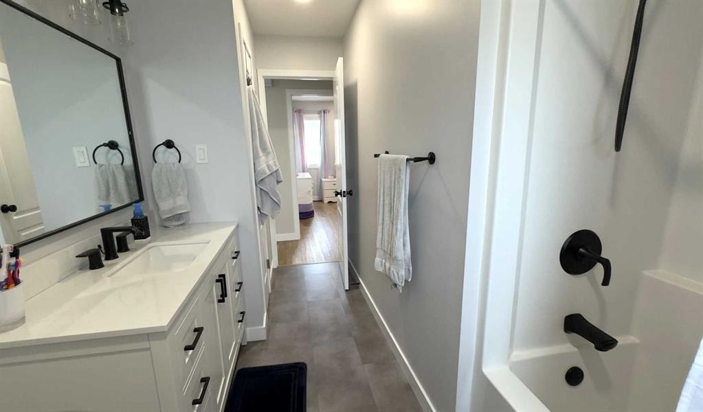 906 10 Avenue, Wainwright, AB - Indoor Photo Showing Bathroom