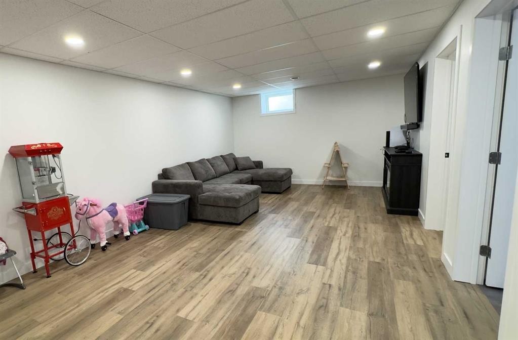 906 10 Avenue, Wainwright, AB - Indoor Photo Showing Basement