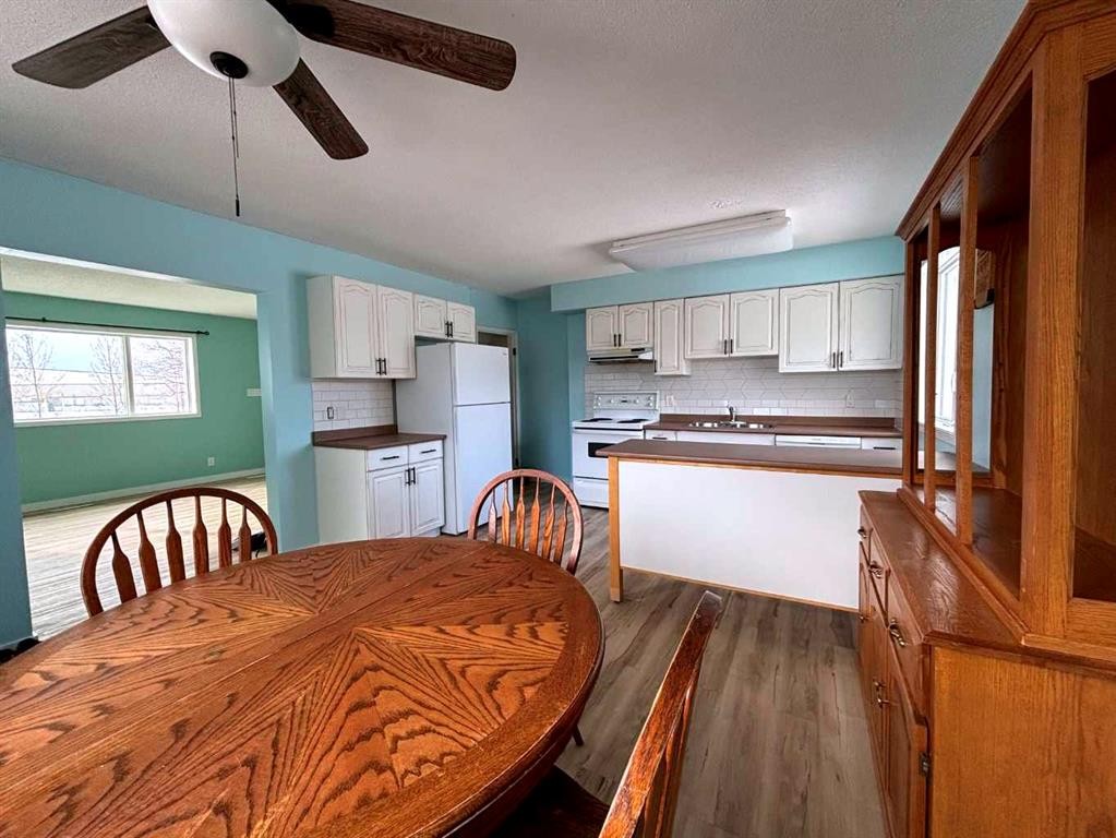 88-305 5 St., Wainwright, AB - Indoor Photo Showing Kitchen