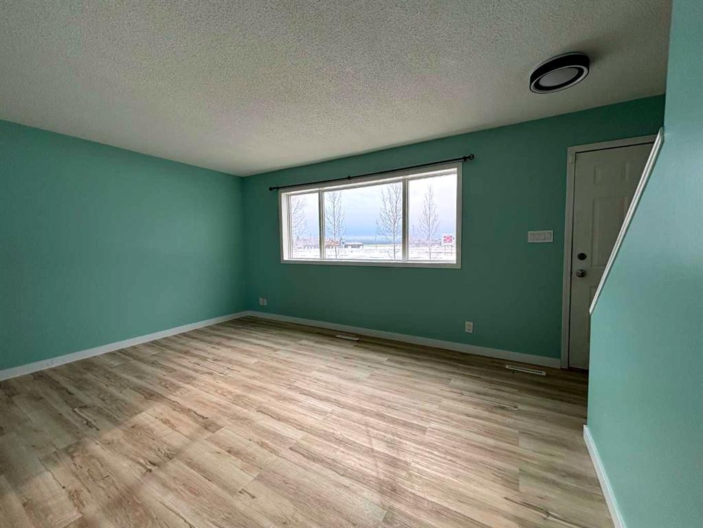 88-305 5 St., Wainwright, AB - Indoor Photo Showing Other Room