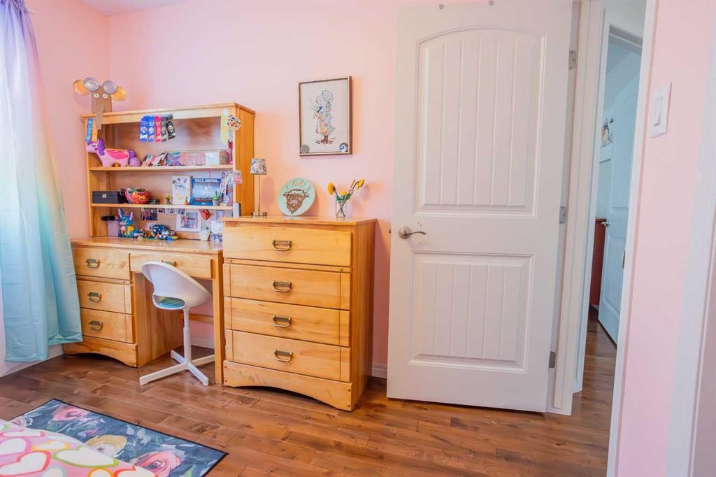 2413 7 Avenue, Wainwright, AB - Indoor Photo Showing Bedroom