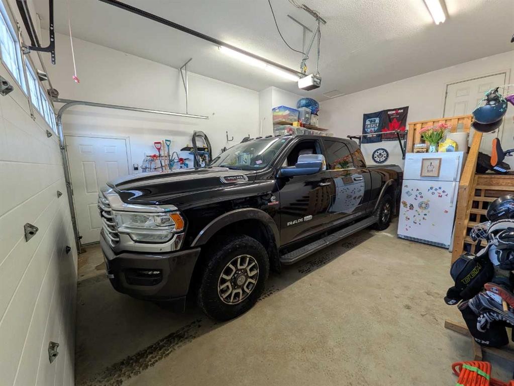 2413 7 Avenue, Wainwright, AB - Indoor Photo Showing Garage
