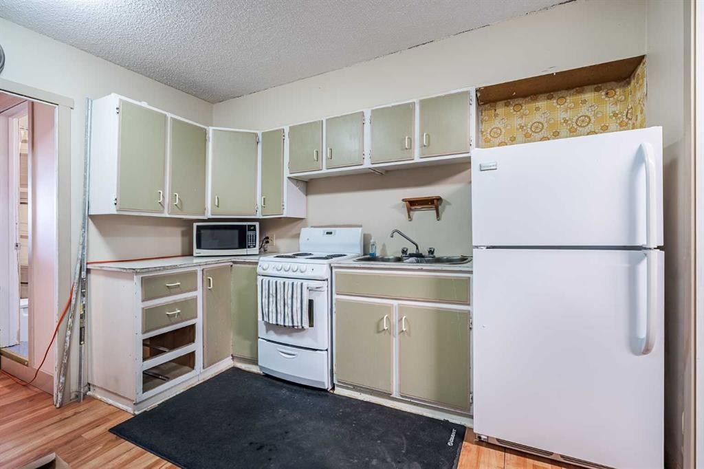 4901 49 Avenue, Lloydminster, SK