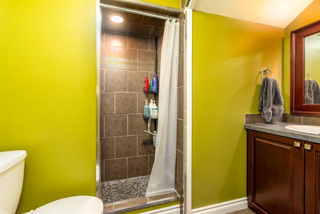 3410 54 Avenue, Lloydminster, AB - Indoor Photo Showing Bathroom