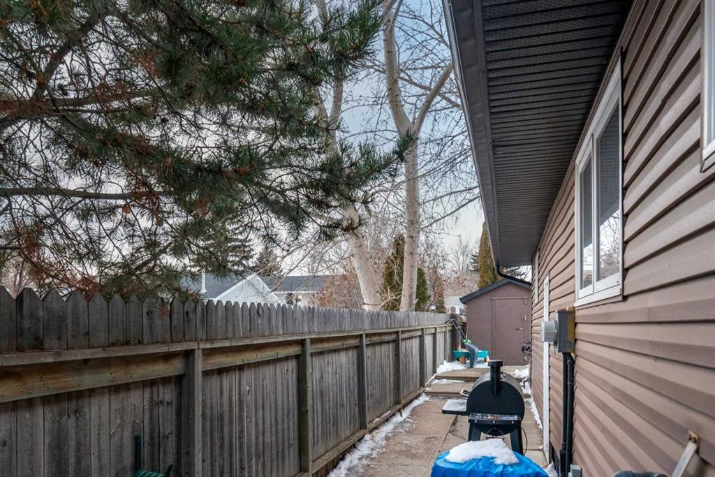 3410 54 Avenue, Lloydminster, AB - Outdoor With Exterior