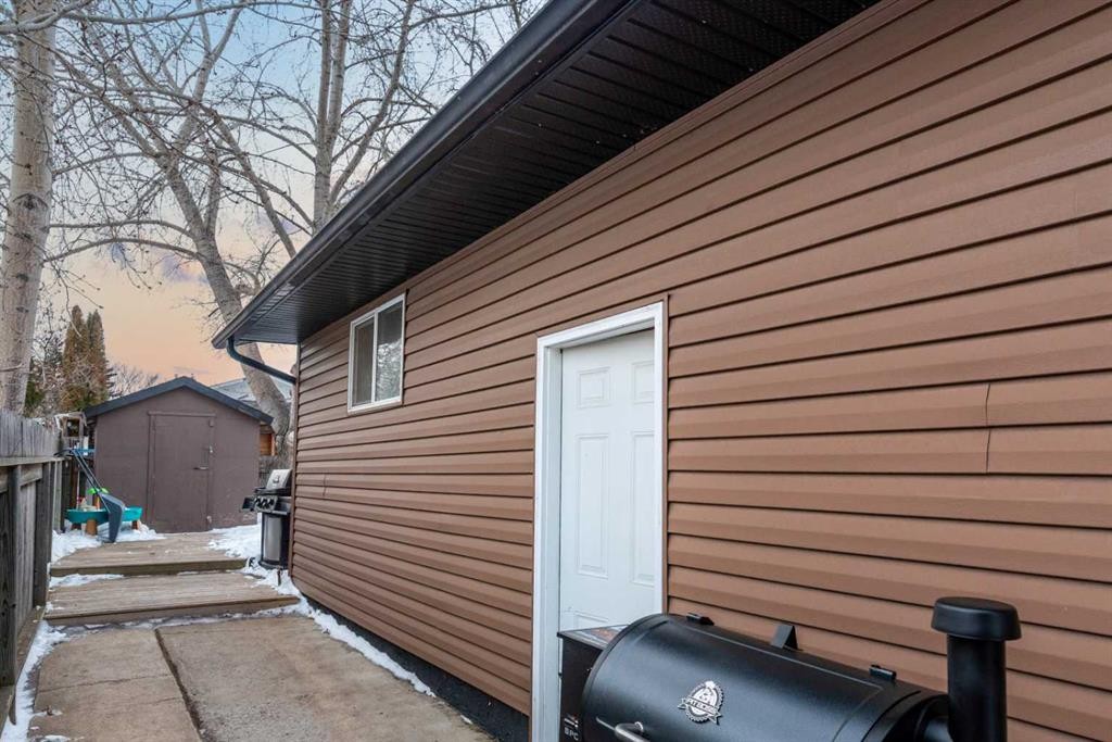 3410 54 Avenue, Lloydminster, AB - Outdoor With Exterior