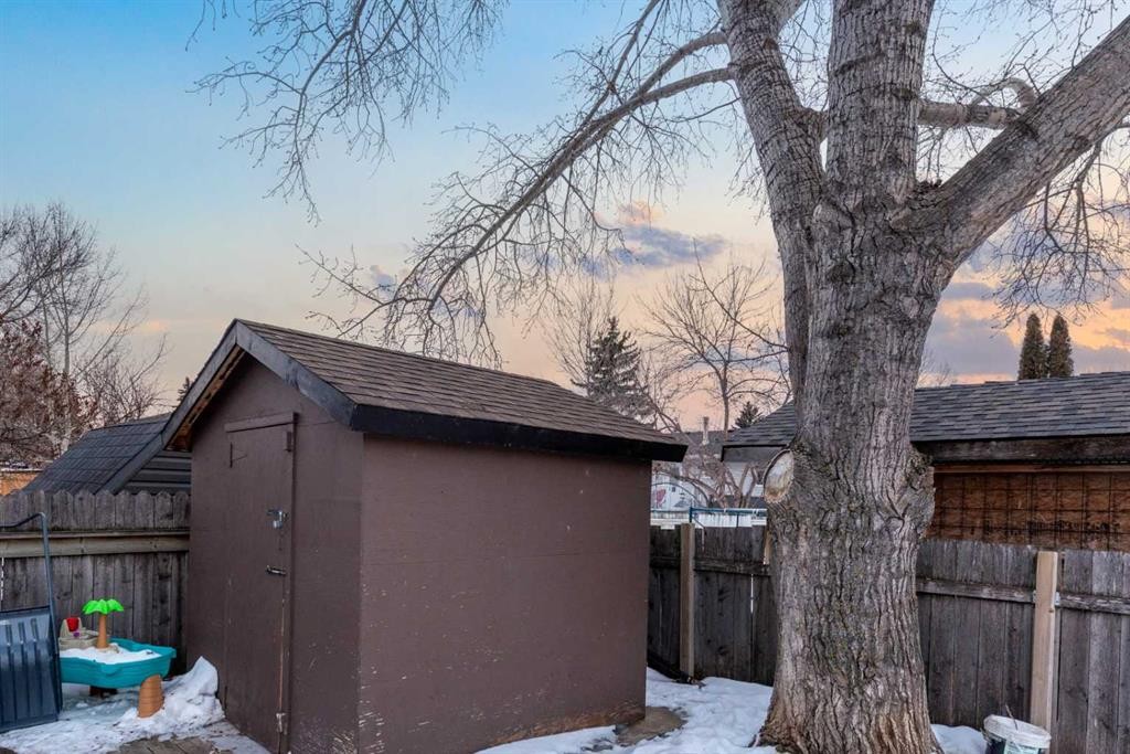 3410 54 Avenue, Lloydminster, AB - Outdoor