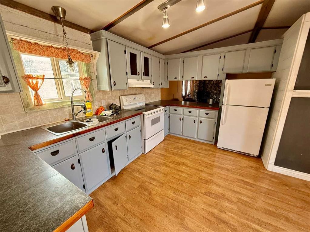 5019 49 Street, Amisk, AB - Indoor Photo Showing Kitchen With Double Sink