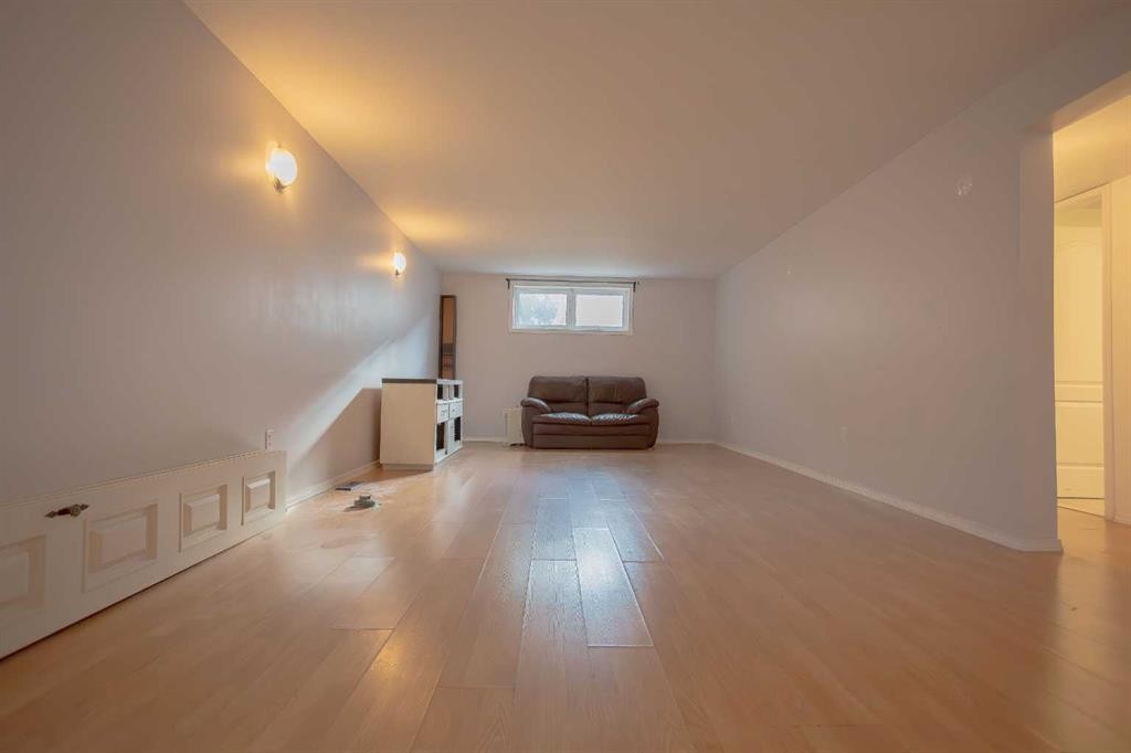 518 3 Street, Wainwright, AB - Indoor Photo Showing Other Room