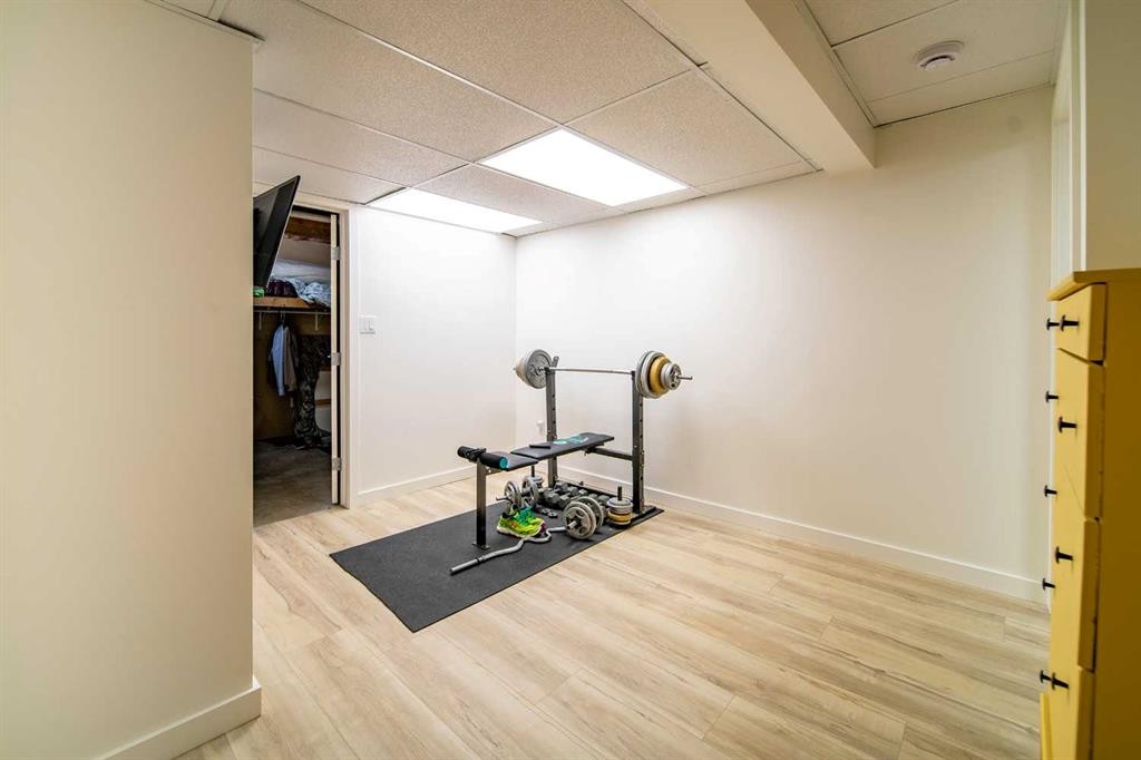 1021 20 Street Crescent, Wainwright, AB - Indoor Photo Showing Gym Room
