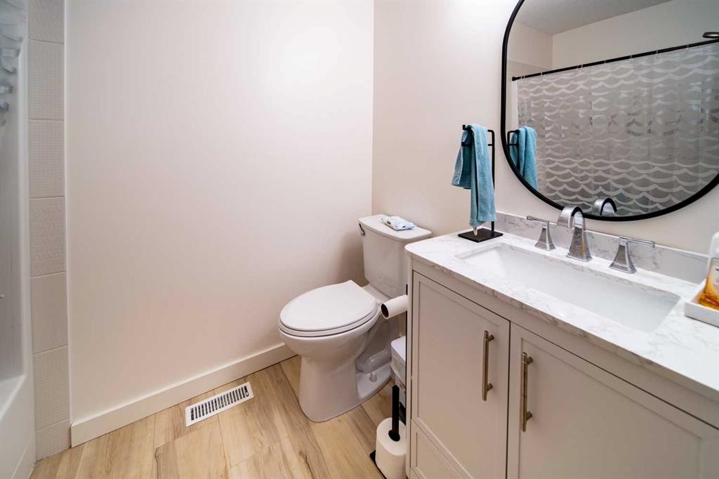 1021 20 Street Crescent, Wainwright, AB - Indoor Photo Showing Bathroom