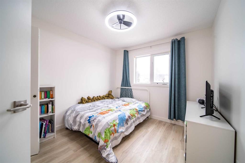 1021 20 Street Crescent, Wainwright, AB - Indoor Photo Showing Bedroom