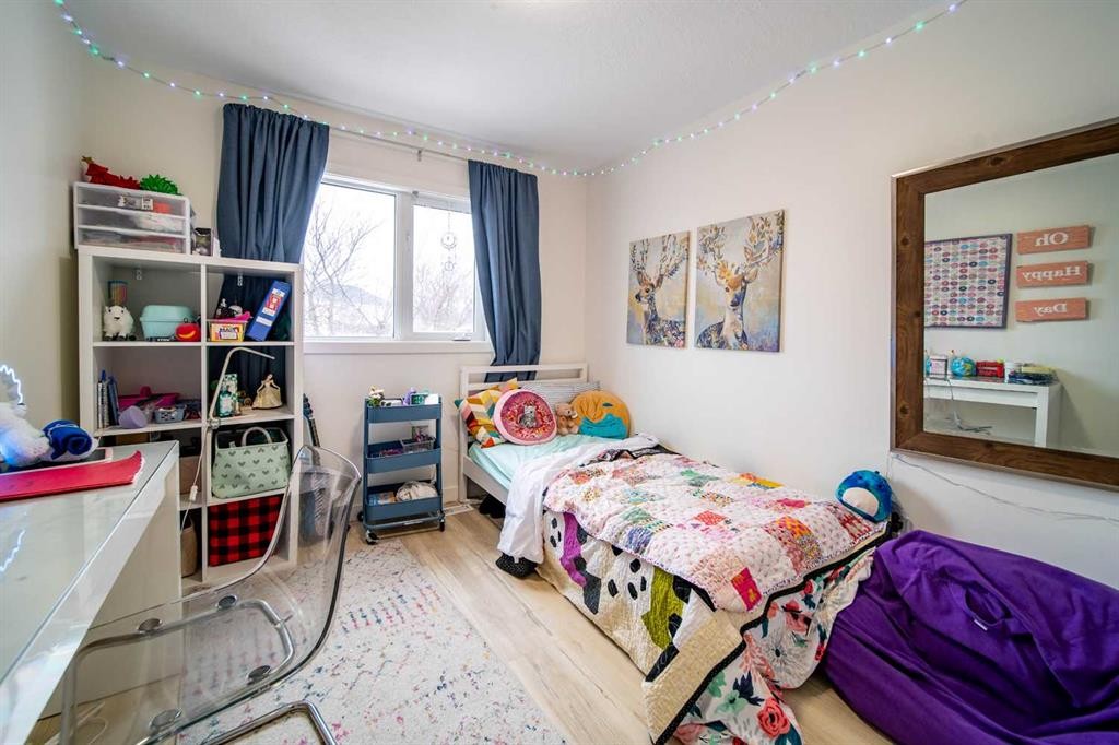 1021 20 Street Crescent, Wainwright, AB - Indoor Photo Showing Bedroom