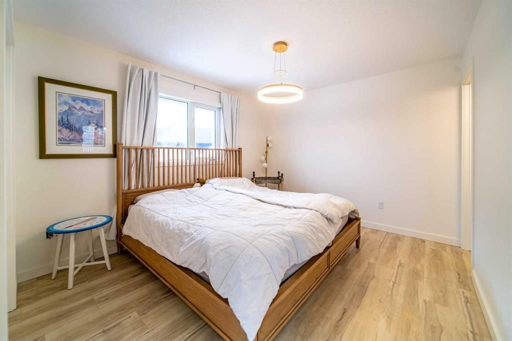 1021 20 Street Crescent, Wainwright, AB - Indoor Photo Showing Bedroom