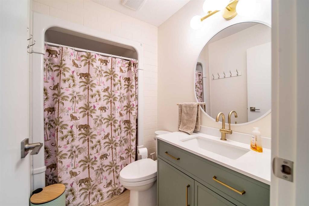 1021 20 Street Crescent, Wainwright, AB - Indoor Photo Showing Bathroom