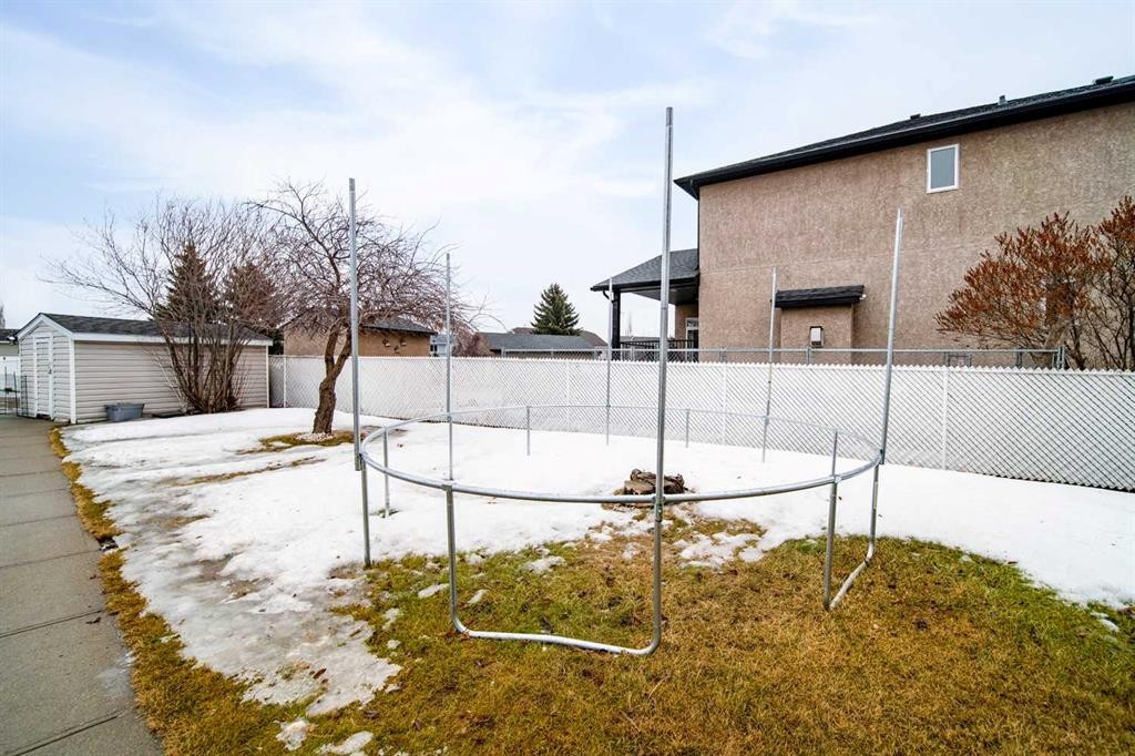 1021 20 Street Crescent, Wainwright, AB - Outdoor