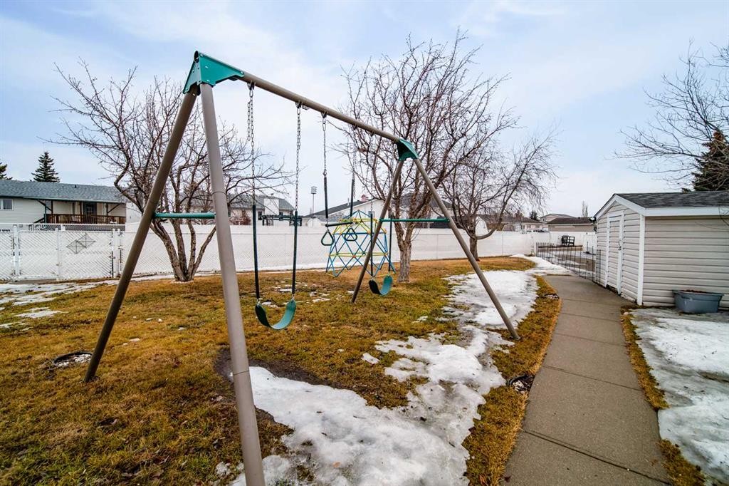 1021 20 Street Crescent, Wainwright, AB - Outdoor