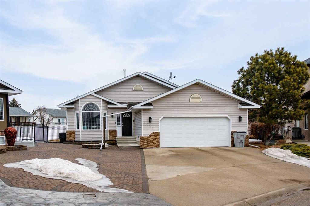 1021 20 Street Crescent, Wainwright, AB - Outdoor With Facade
