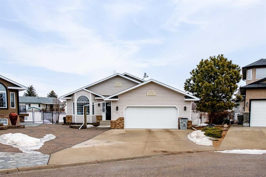1021 20 Street Crescent, Wainwright, AB - Outdoor With Facade