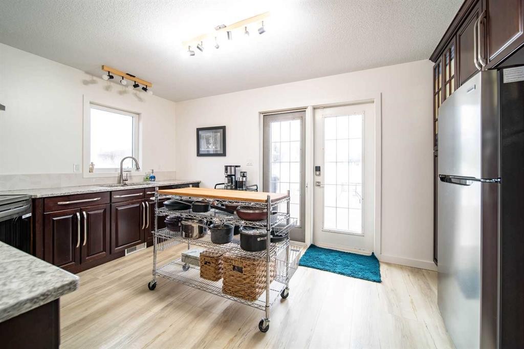 1021 20 Street Crescent, Wainwright, AB - Indoor Photo Showing Other Room