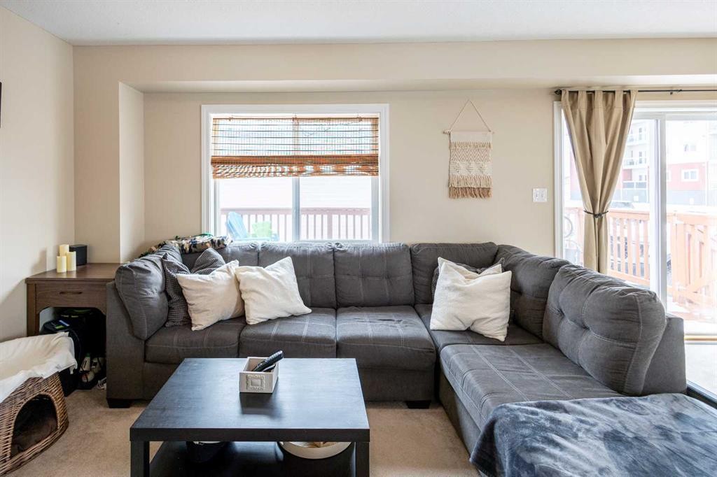1-2602 11 Avenue, Wainwright, AB - Indoor Photo Showing Living Room