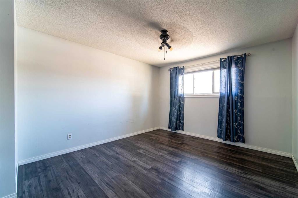 805 10 Avenue, Wainwright, AB - Indoor Photo Showing Other Room