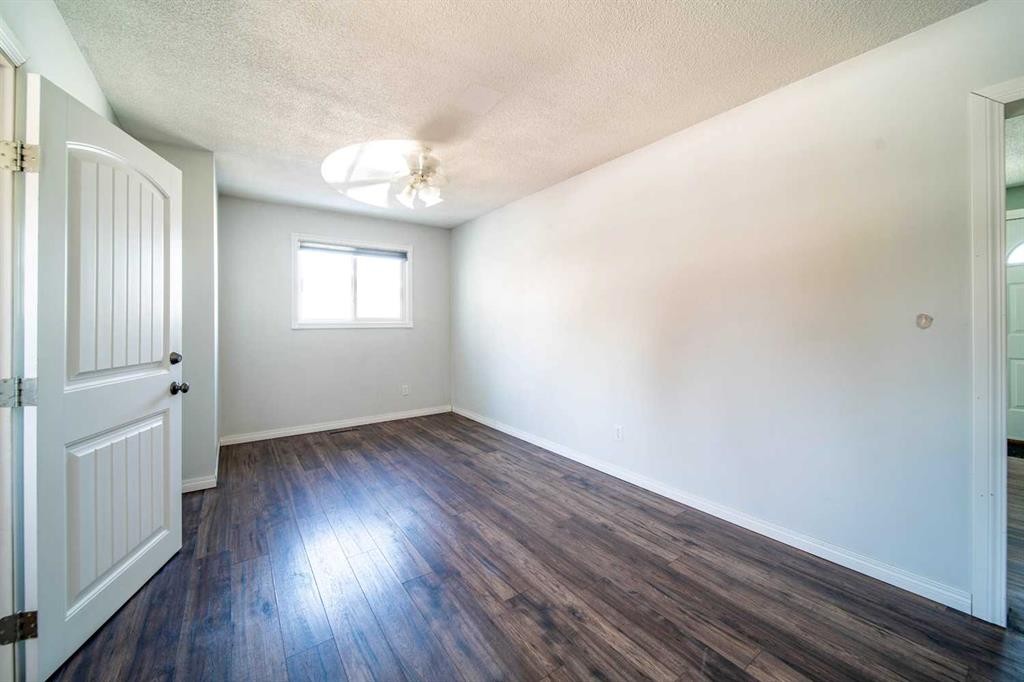 805 10 Avenue, Wainwright, AB - Indoor Photo Showing Other Room