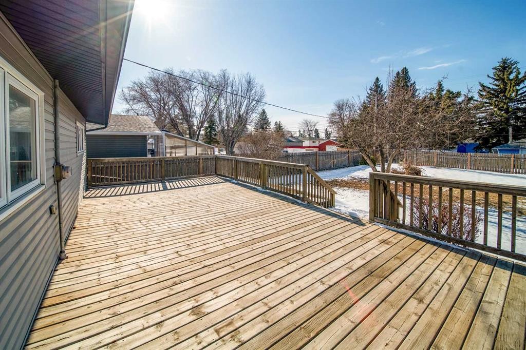 805 10 Avenue, Wainwright, AB - Outdoor With Deck Patio Veranda With Exterior