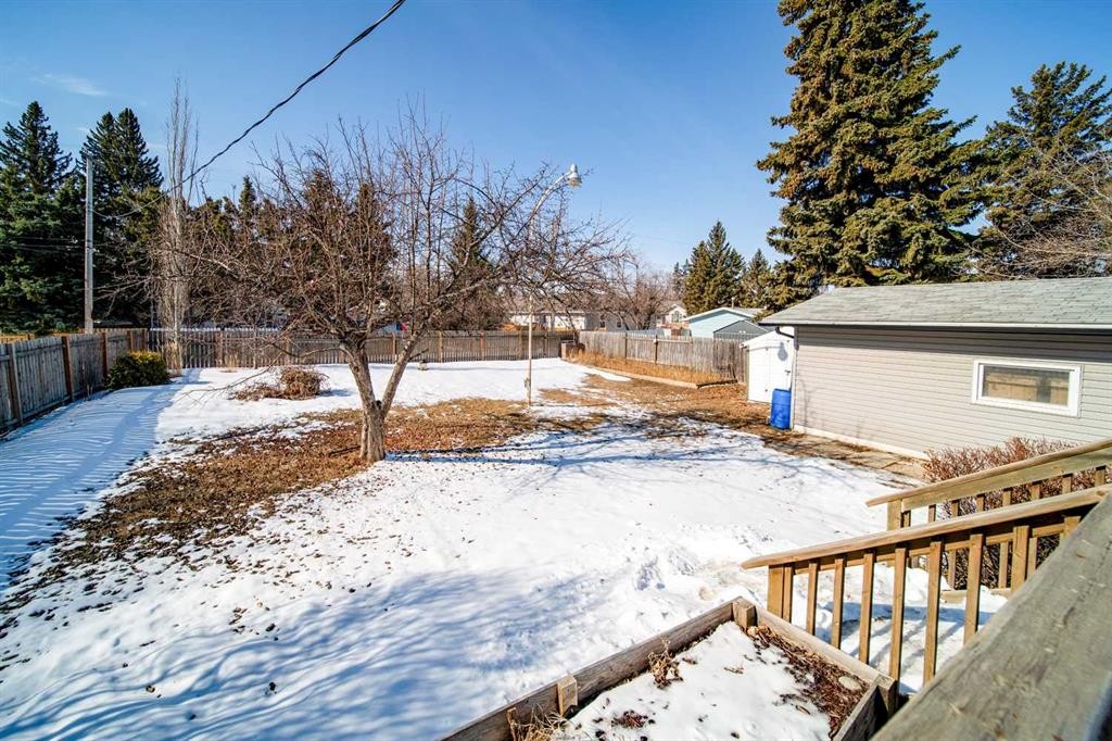 805 10 Avenue, Wainwright, AB - Outdoor