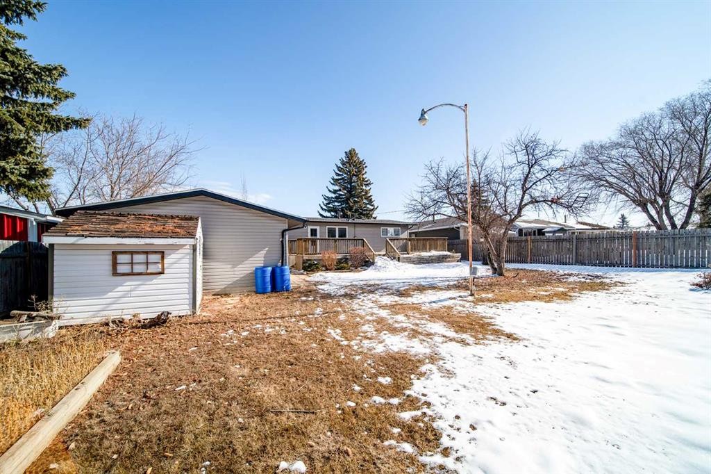 805 10 Avenue, Wainwright, AB - Outdoor