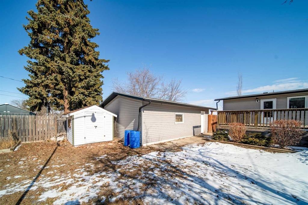 805 10 Avenue, Wainwright, AB - Outdoor