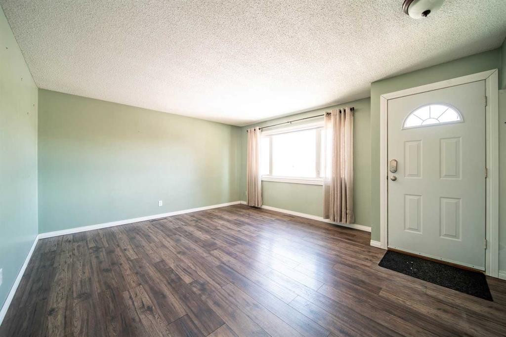 805 10 Avenue, Wainwright, AB - Indoor Photo Showing Other Room