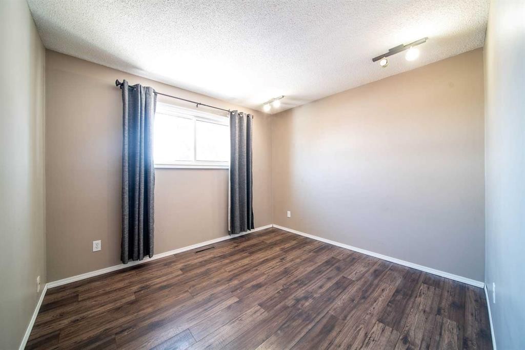 805 10 Avenue, Wainwright, AB - Indoor Photo Showing Other Room