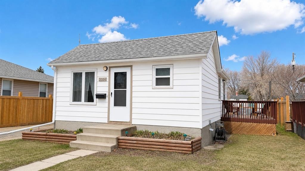 5014 55 Street, Lloydminster, AB - Outdoor With Exterior