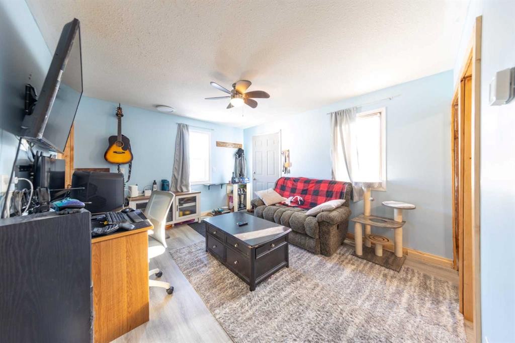 5014 55 Street, Lloydminster, AB - Indoor