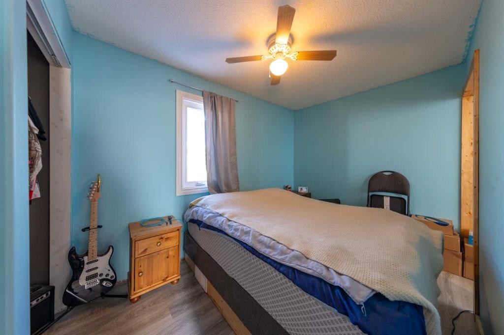 5014 55 Street, Lloydminster, AB - Indoor Photo Showing Bedroom