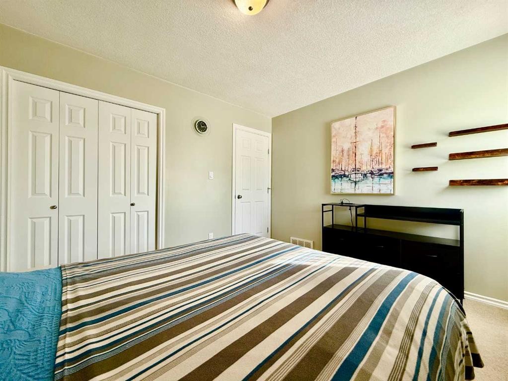 2837 12 Avenue, Wainwright, AB - Indoor Photo Showing Bedroom