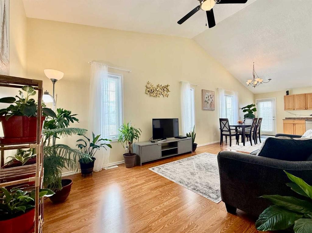 2837 12 Avenue, Wainwright, AB - Indoor Photo Showing Living Room