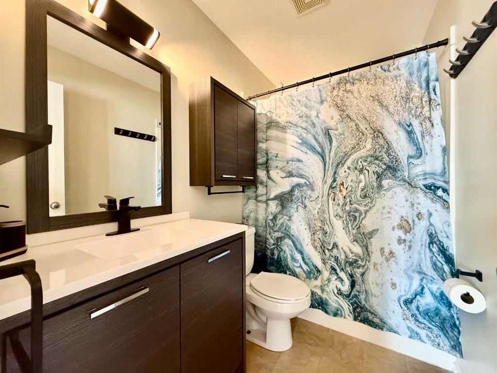 2837 12 Avenue, Wainwright, AB - Indoor Photo Showing Bathroom