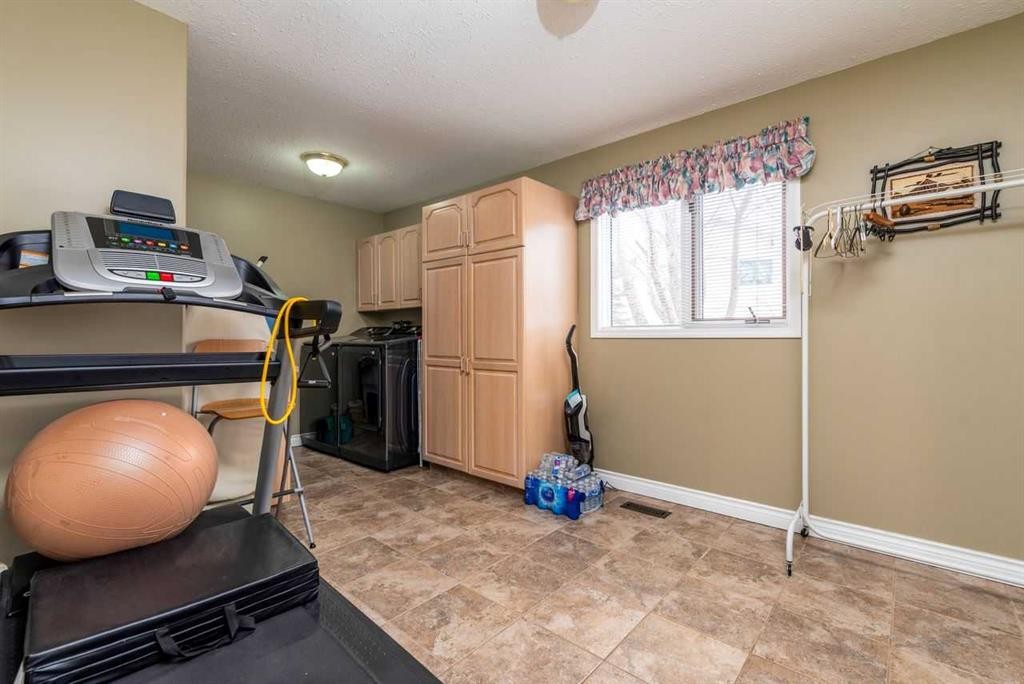 4002 60 Avenue, Lloydminster, AB - Indoor
