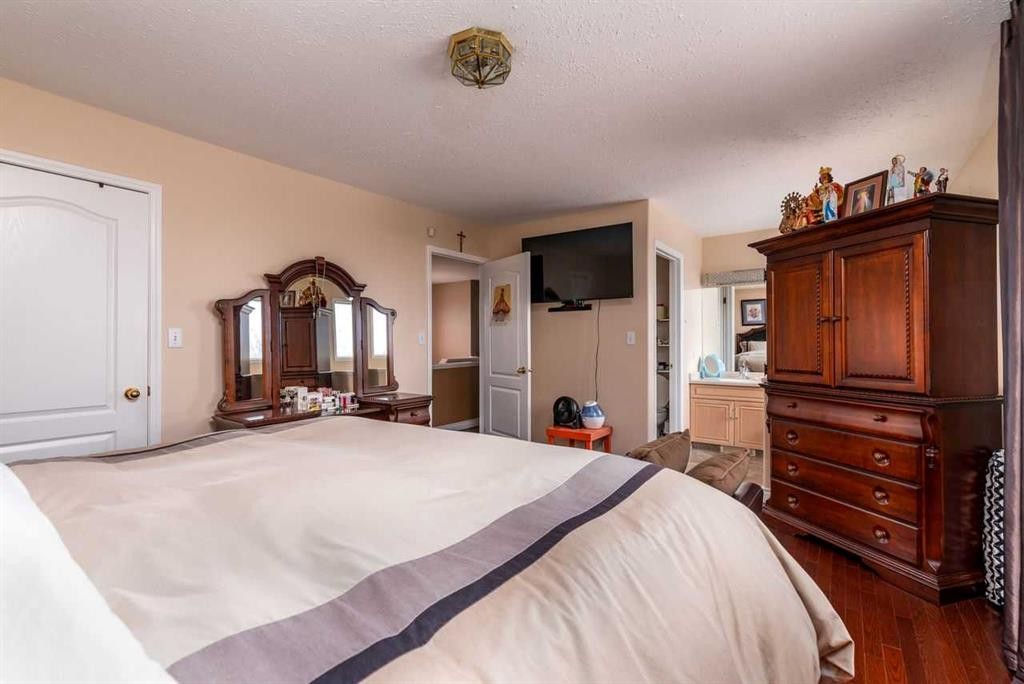 4002 60 Avenue, Lloydminster, AB - Indoor Photo Showing Bedroom