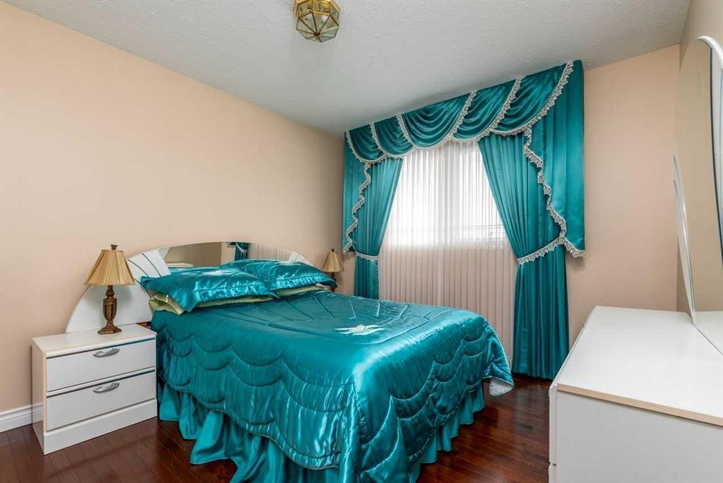 4002 60 Avenue, Lloydminster, AB - Indoor Photo Showing Bedroom