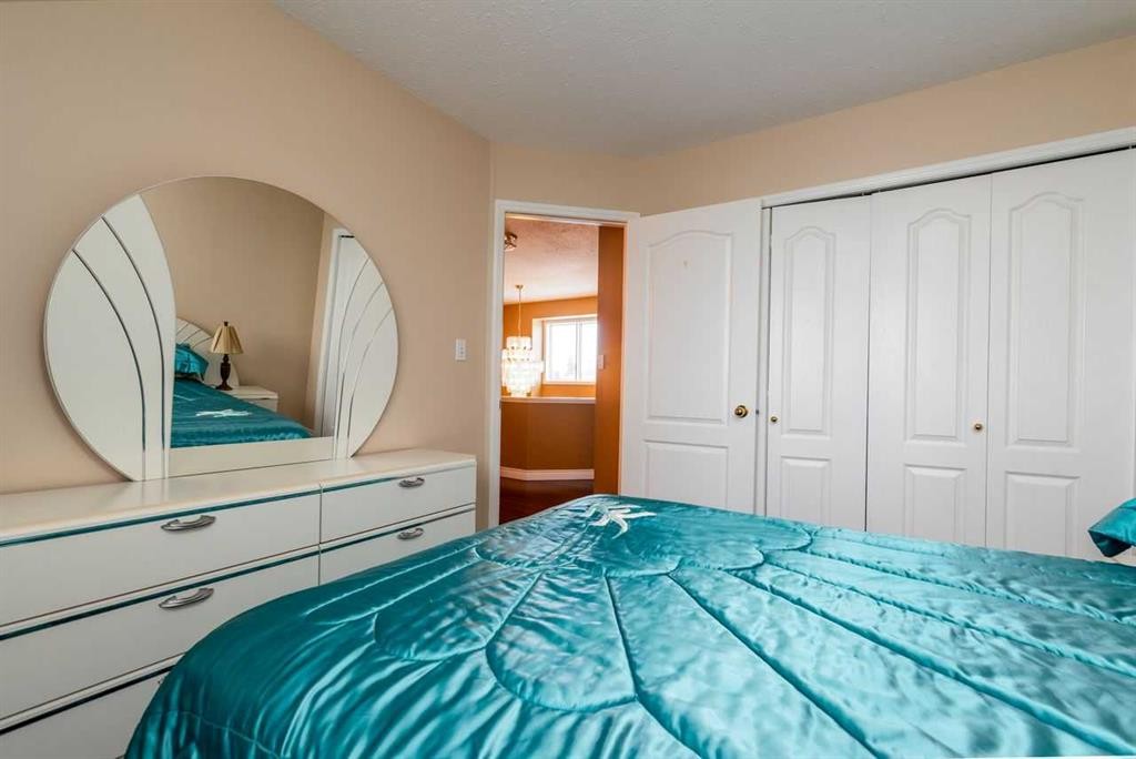 4002 60 Avenue, Lloydminster, AB - Indoor Photo Showing Bedroom