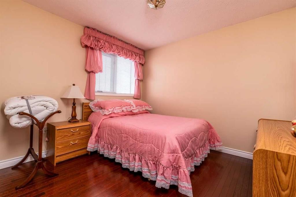 4002 60 Avenue, Lloydminster, AB - Indoor Photo Showing Bedroom