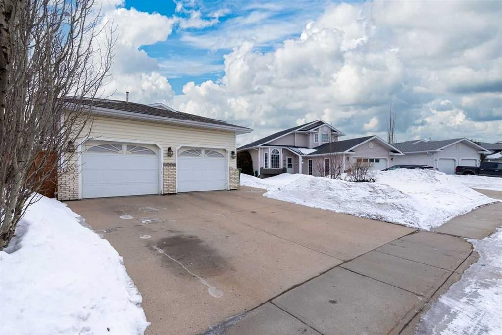 4002 60 Avenue, Lloydminster, AB - Outdoor