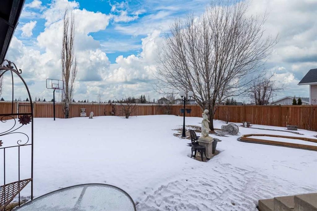 4002 60 Avenue, Lloydminster, AB - Outdoor