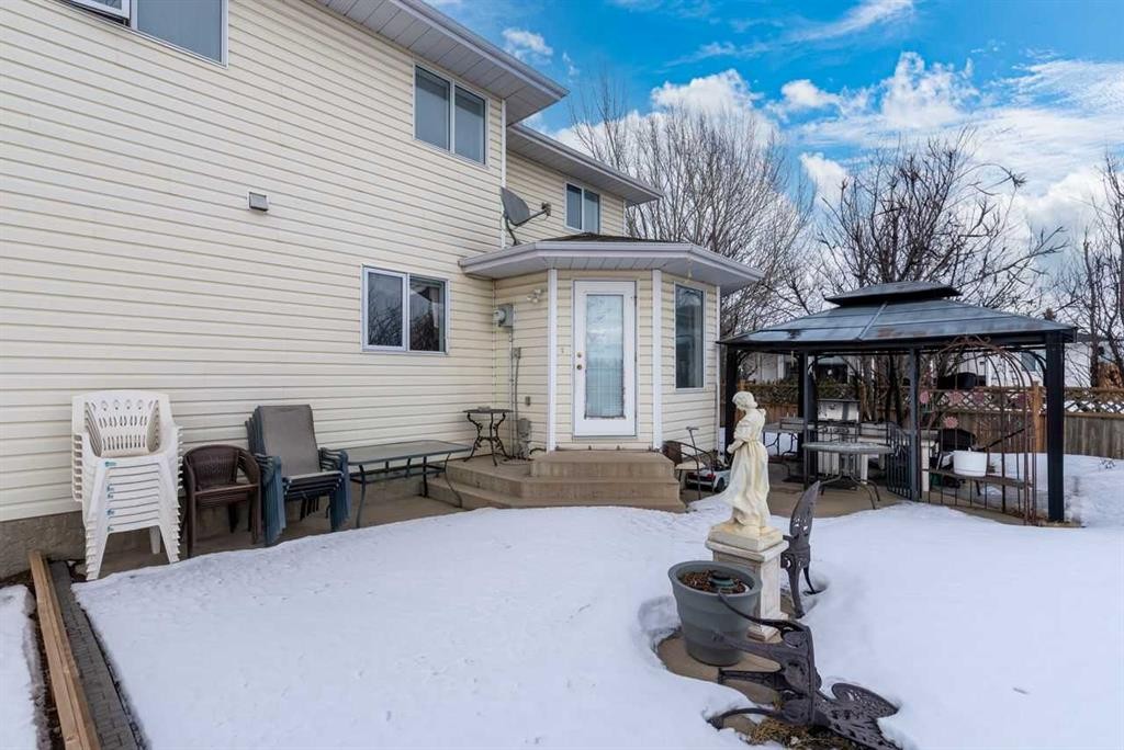 4002 60 Avenue, Lloydminster, AB - Outdoor