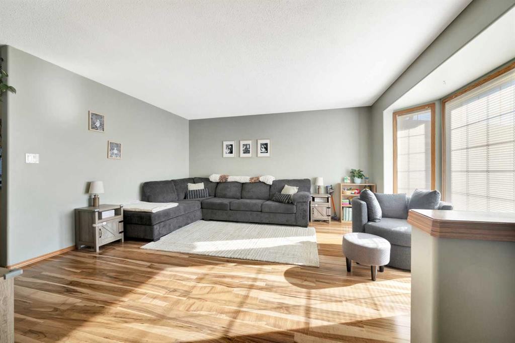 3403 60 Avenue, Lloydminster, AB - Indoor Photo Showing Living Room